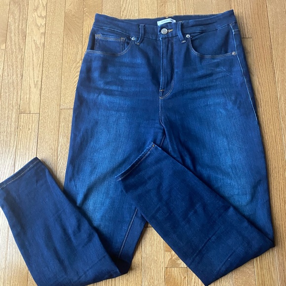 Good American Denim - Good American good waist step hem